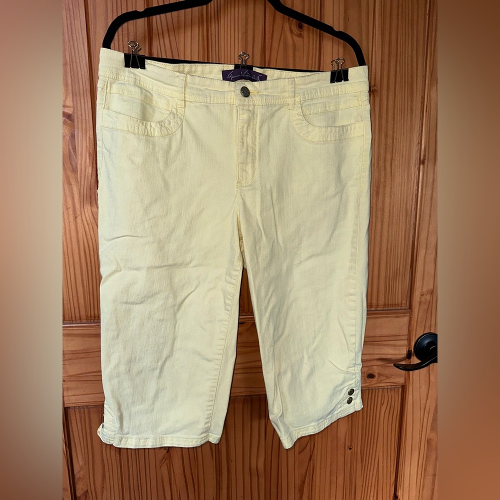 Gloria Vanderbilt Light Yellow Pants